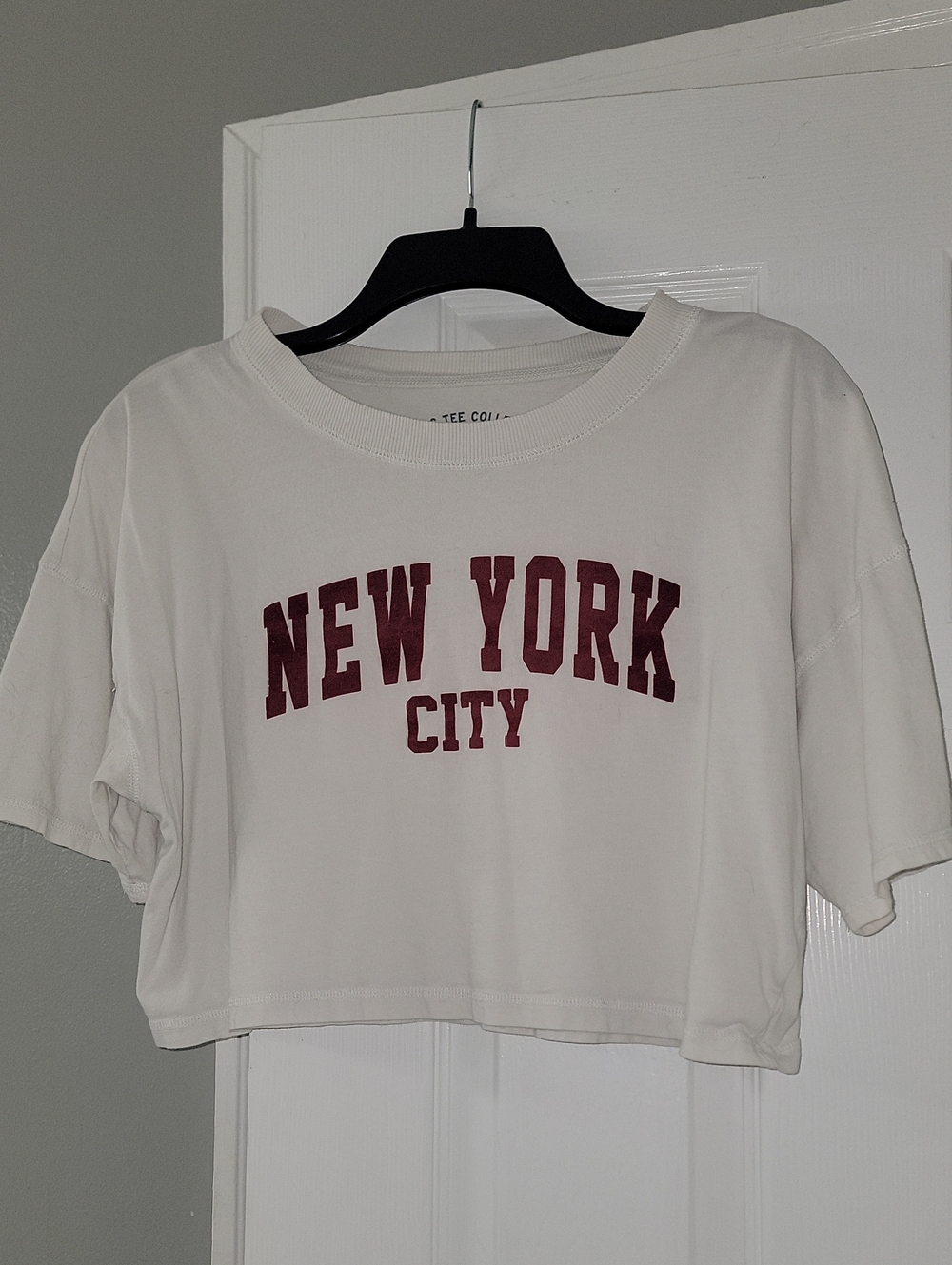 Aeropostale White Cropped Tee with Maroon 'New York City' Print